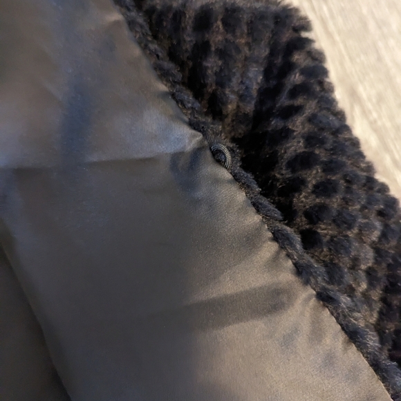 Woman's Black Faux Fur/Plush Vest- One Size - Picture 7 of 8